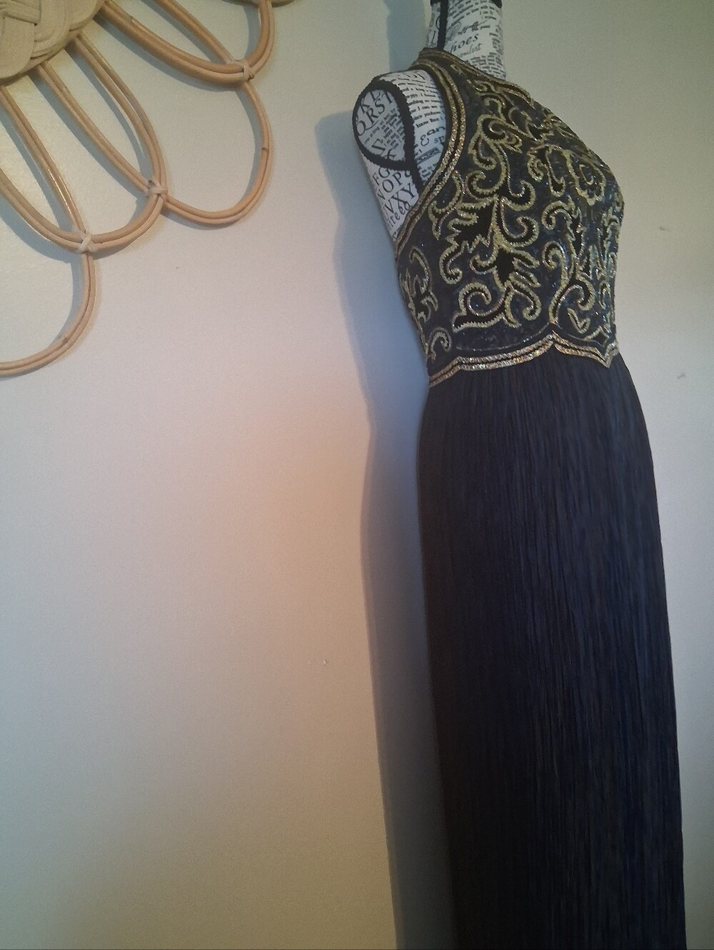 Mary McFadden Couture Embellished Black Plisse Halter Gown Size 6  P2P 161/2 - Picture 7 of 12